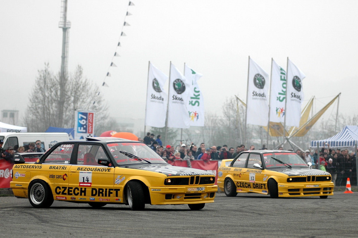 tz44tyden_02driftybezousci.jpg