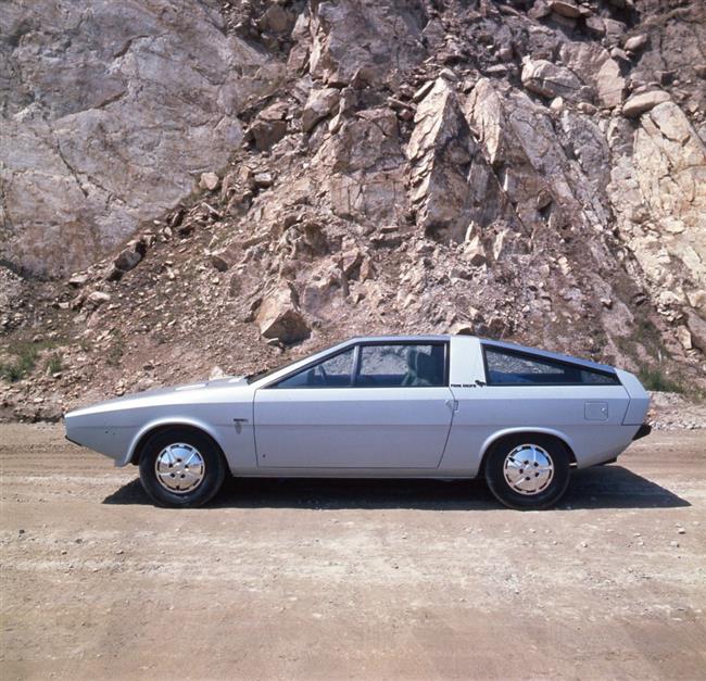 Hyundai ve spoluprci s legendrnm designrem Giorgettem Giugiarem vyrob repliku originlnho konceptu Pony Coupe z roku 1974